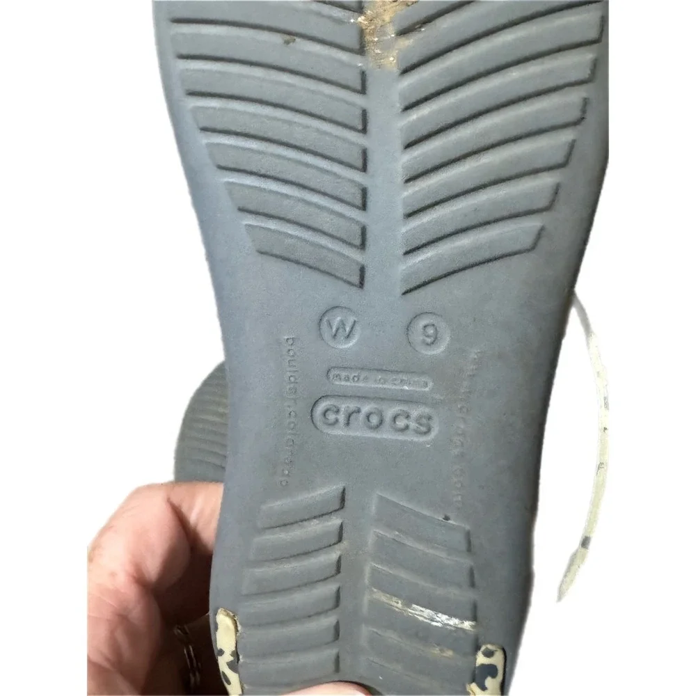 Crocs Sexi Flip Sandals Womens 9 Grey Leopard Print Excellent T-Strap Flat - Picture 8 of 9